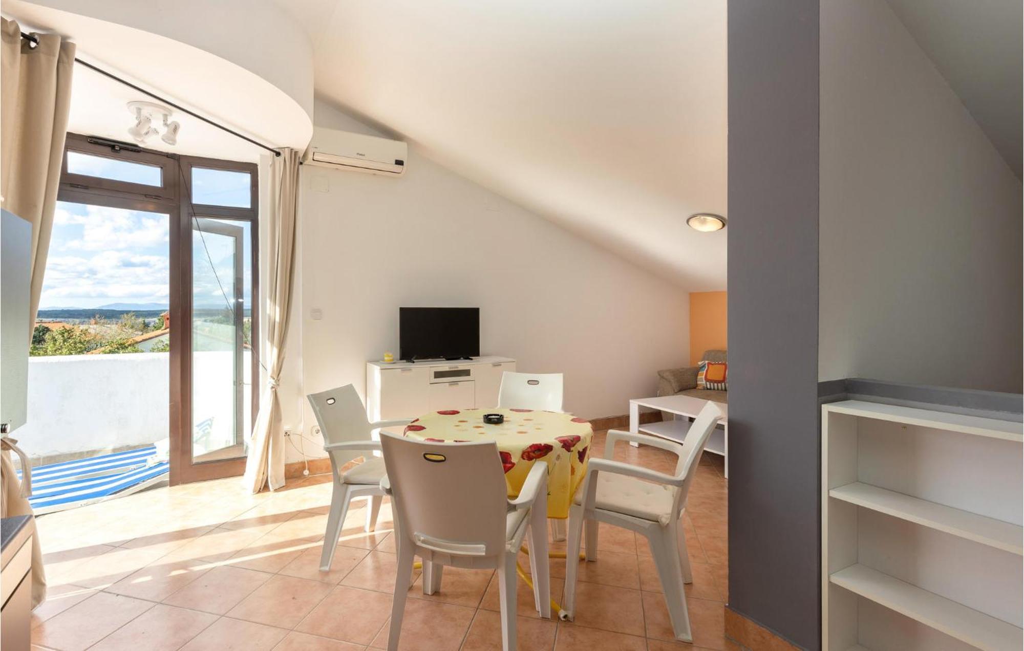 1 Bedroom Cozy Apartment In جادرانوفو المظهر الخارجي الصورة